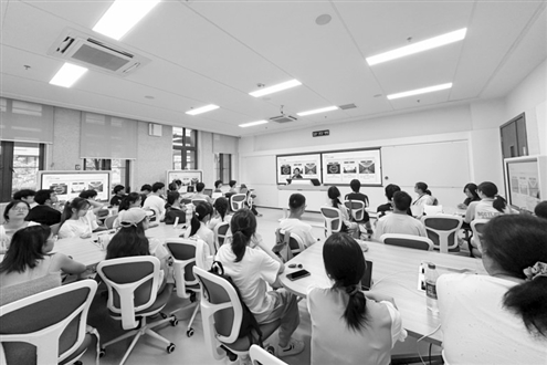 这是9月19日拍摄的浙江大学紫金港校区人工智能通识课课堂。本版图片均由新华社发